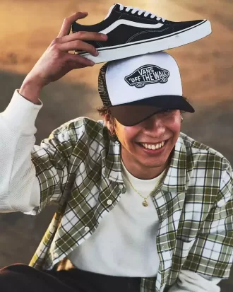 Klassisk Patch Curved Bill Trucker Hat