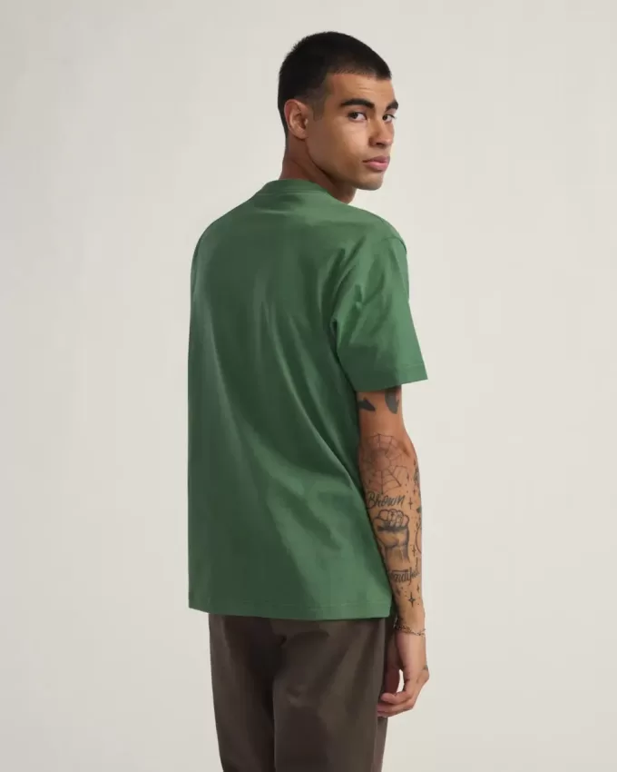 T-shirt med logotyp för vänster bröst